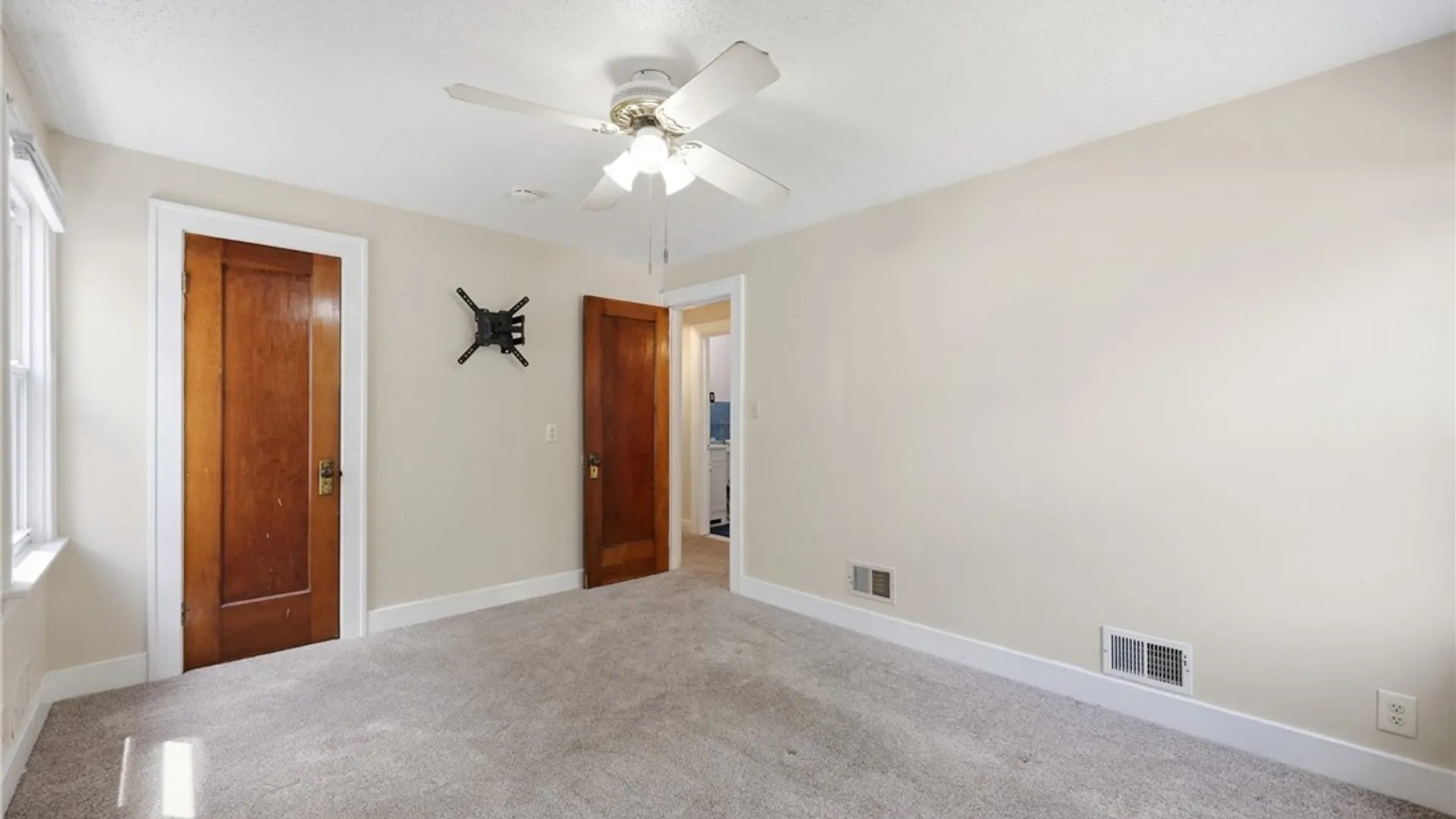 Property at 218 Sanders Road, Buffalo, NY 14216 13
