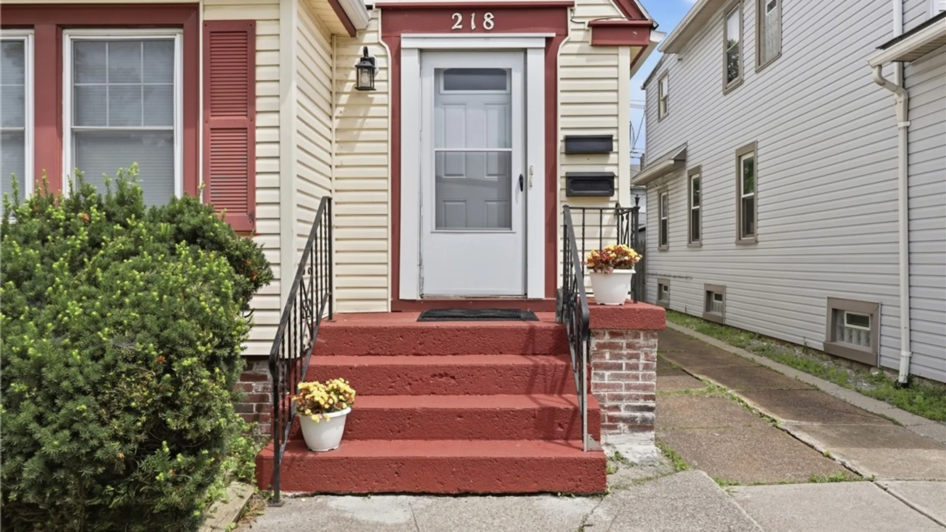 Property at 218 Sanders Road, Buffalo, NY 14216 3