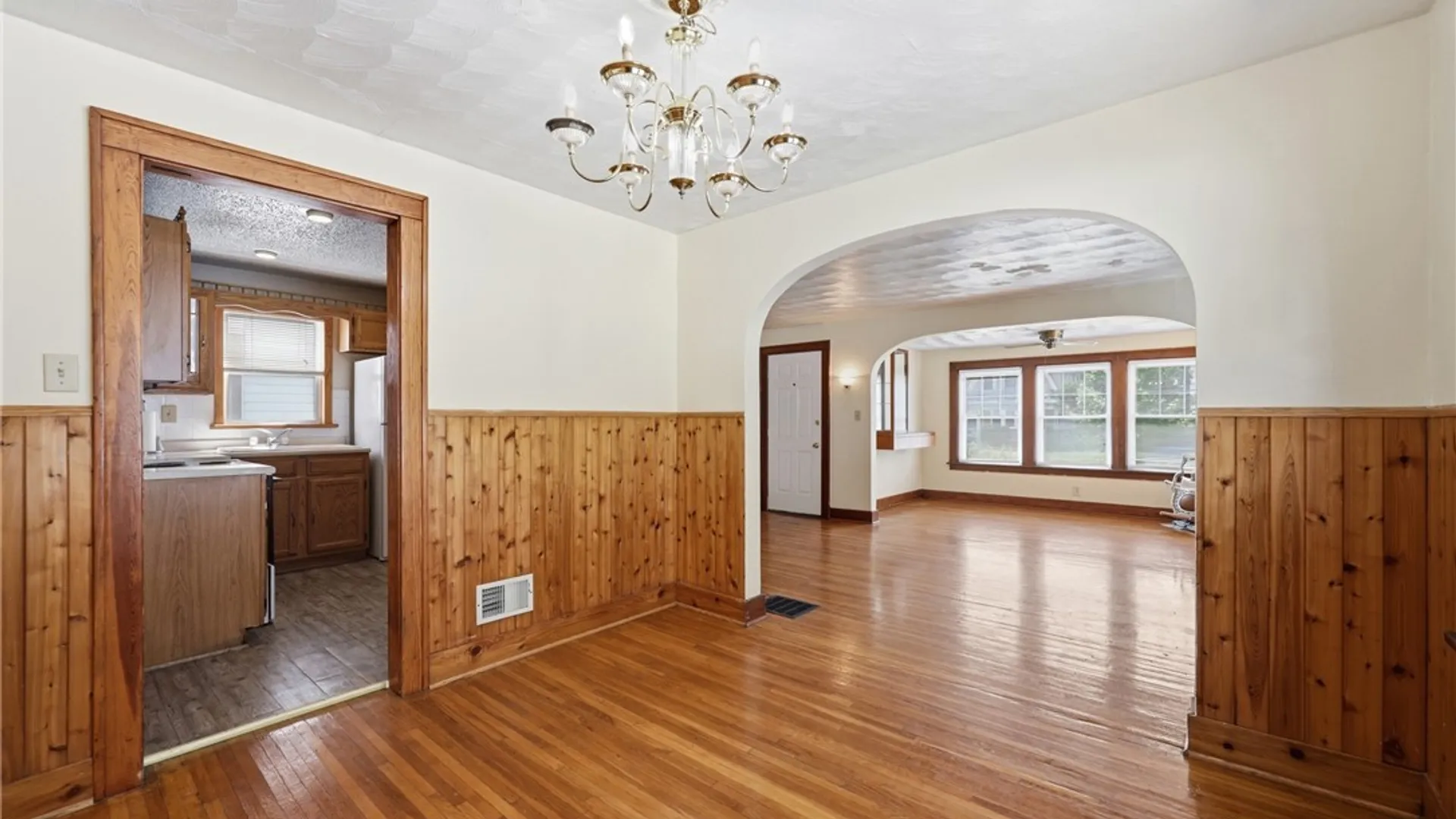 Property at 218 Sanders Road, Buffalo, NY 14216 9
