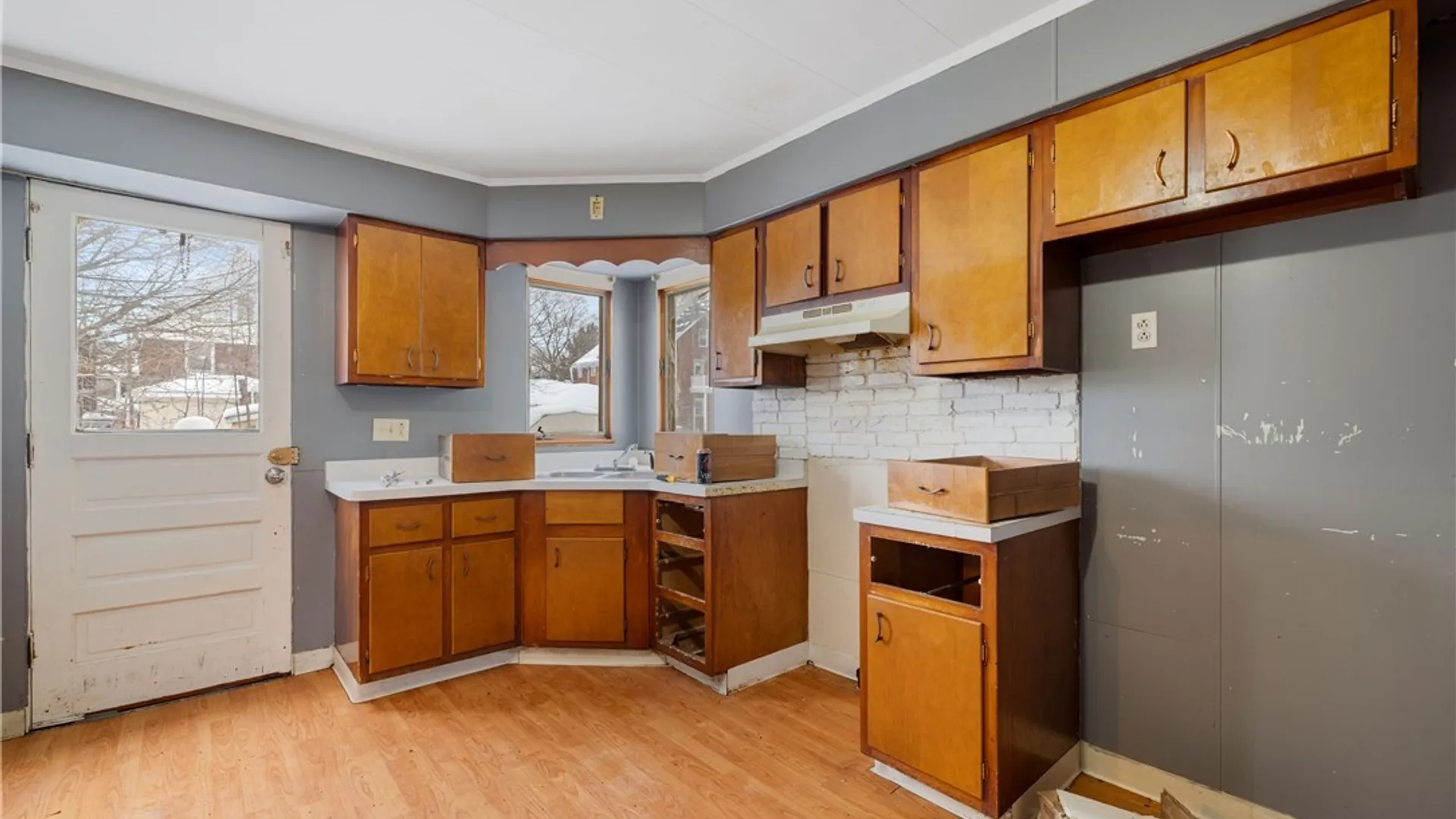 Property at 1703 Niagara Street, Niagara Falls, NY 14303 10