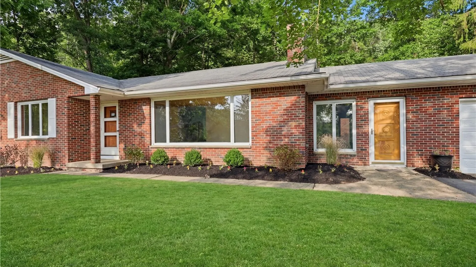 Property at 8117 State Road, Boston, NY 14075 4