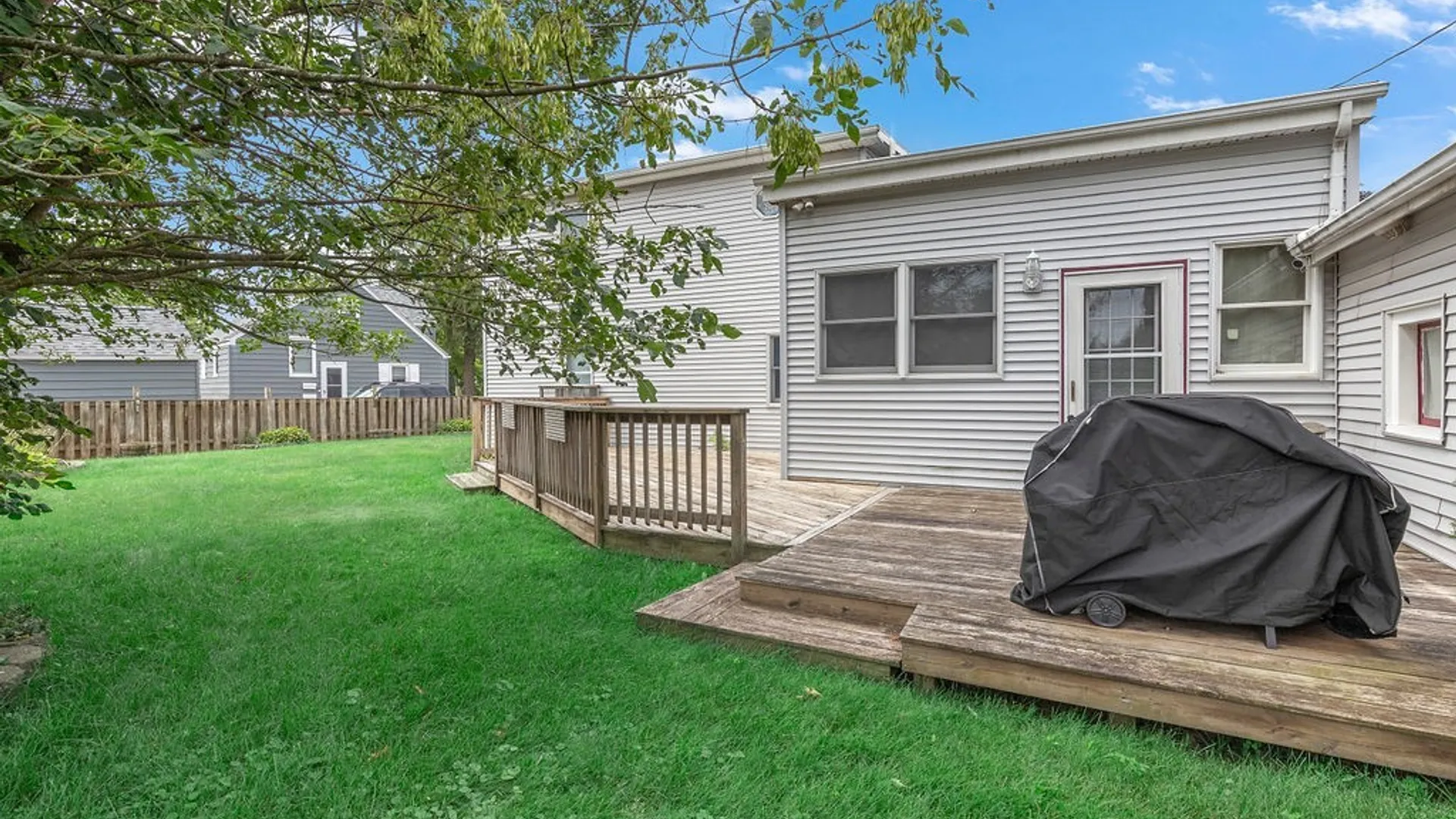 Property at 23 Cherry Lane, Cheektowaga, NY 14225 35