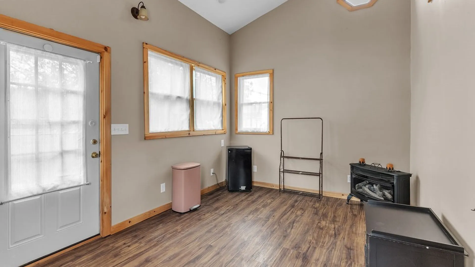 Property at 23 Cherry Lane, Cheektowaga, NY 14225 4