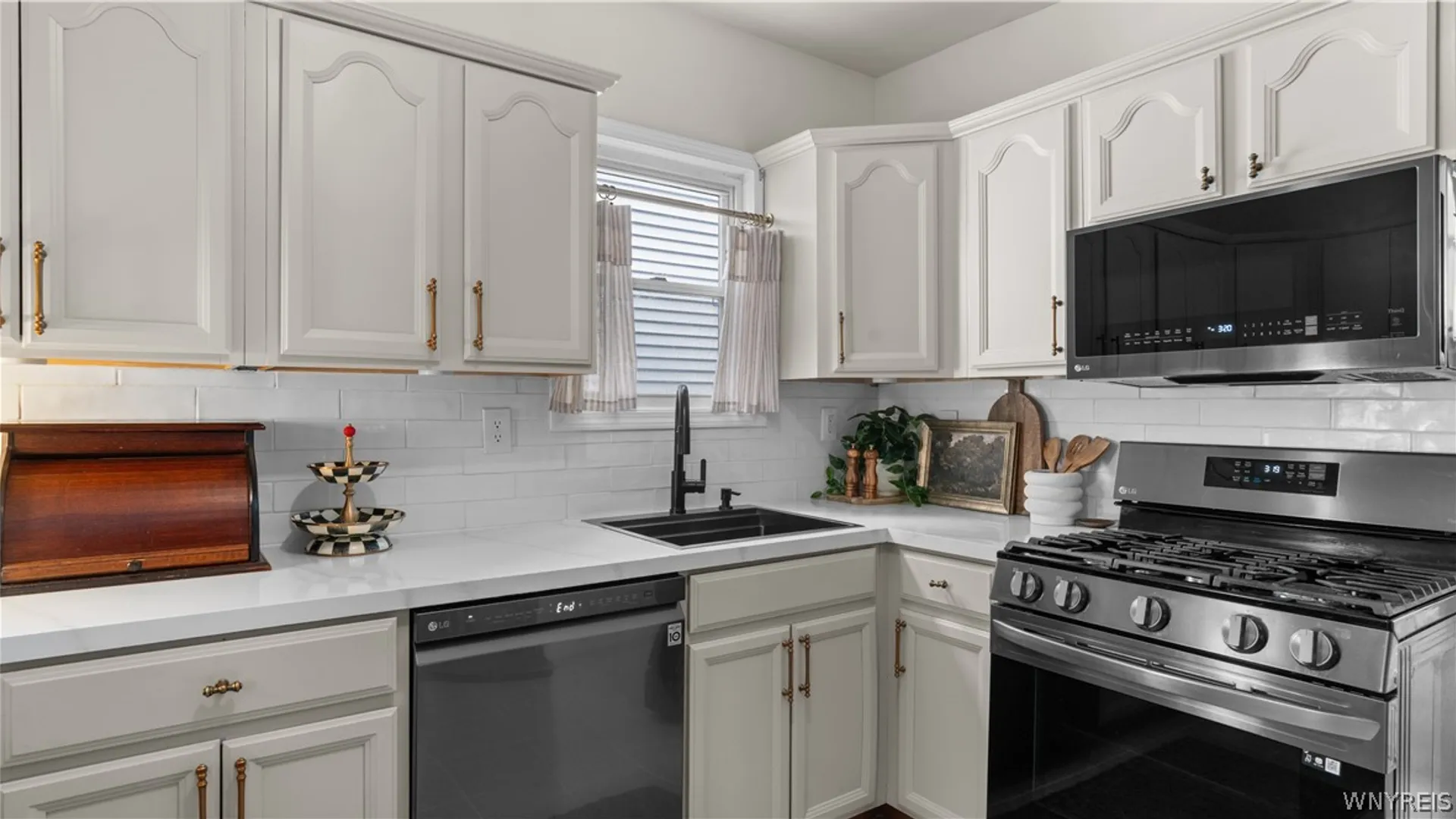 Property at 30 Villa Avenue, Buffalo, NY 14216 5