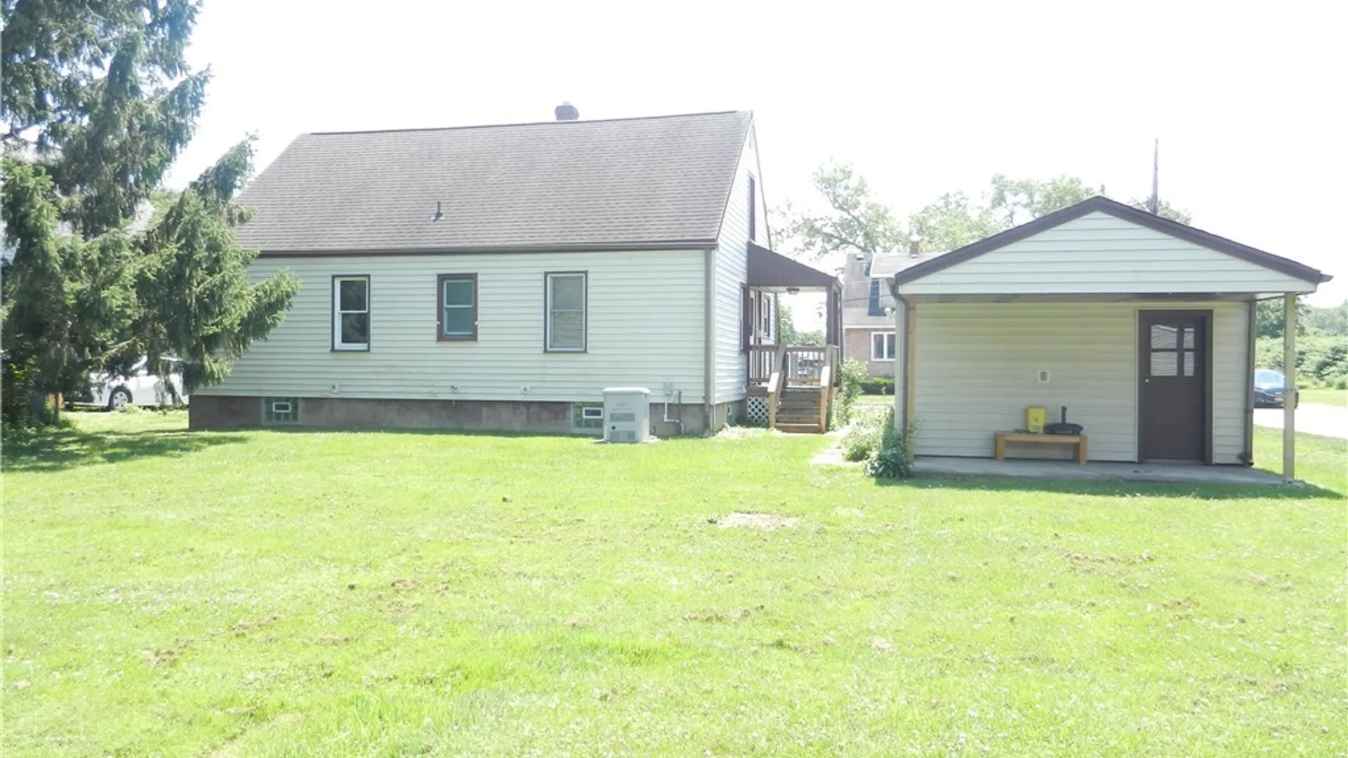 Property at 133 Miller Ave Avenue, Hamburg, NY 14219 12