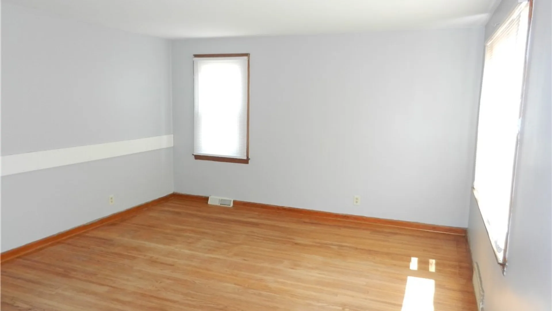 Property at 133 Miller Ave Avenue, Hamburg, NY 14219 4