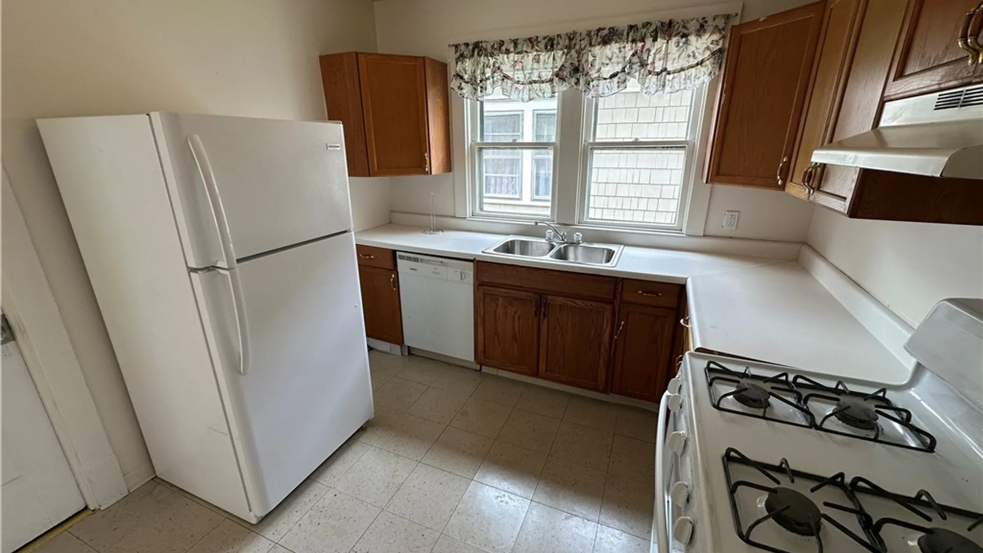 Property at 394 Taunton Place, Buffalo, NY 14216 15