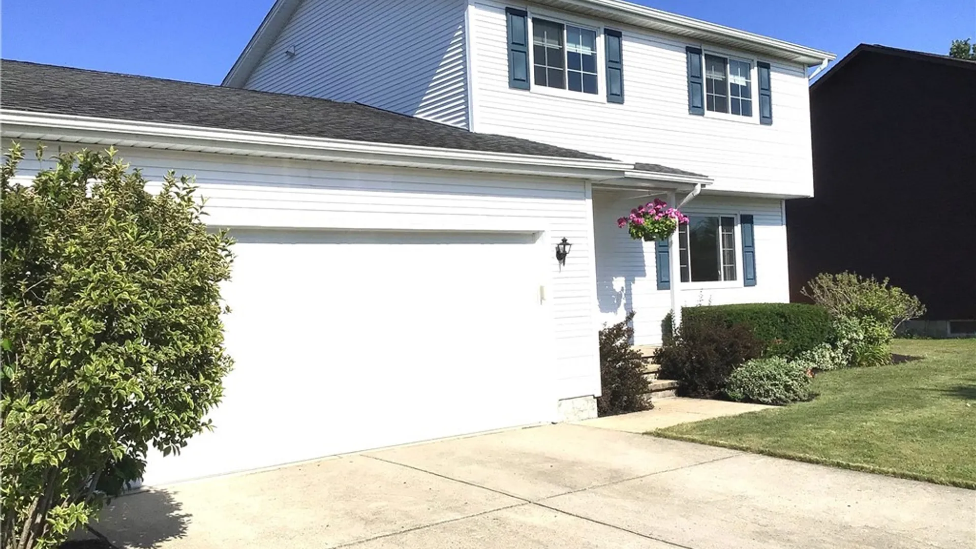 Property at 6377 Mayflower Lane, Hamburg, NY 14085 3