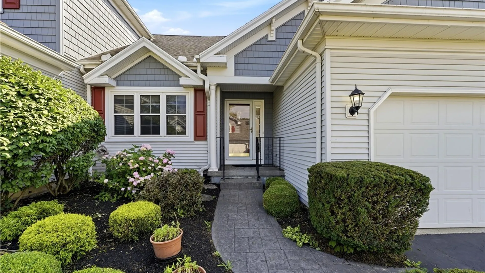 Property at 2850 Amsdell Road, Hamburg, NY 14075 4