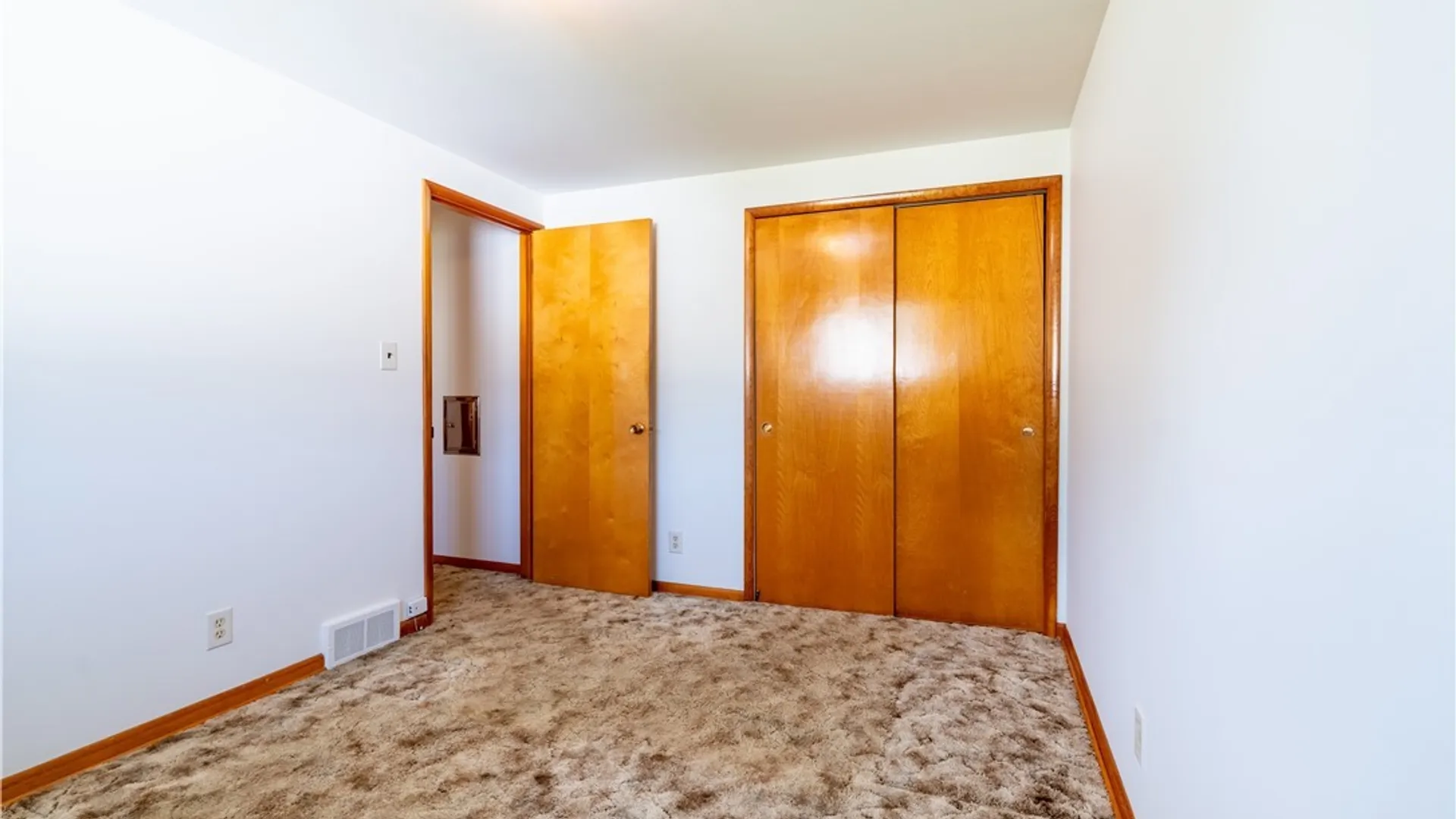 Property at 121 Vern Lane, Cheektowaga, NY 14227 14