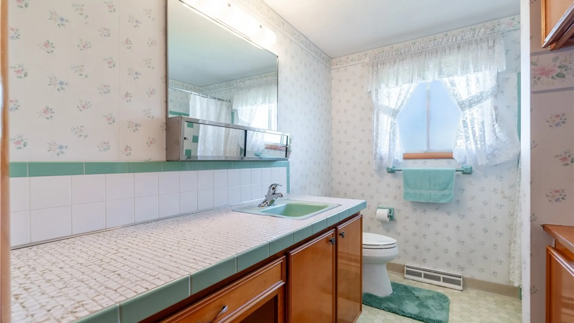 Property at 121 Vern Lane, Cheektowaga, NY 14227 16