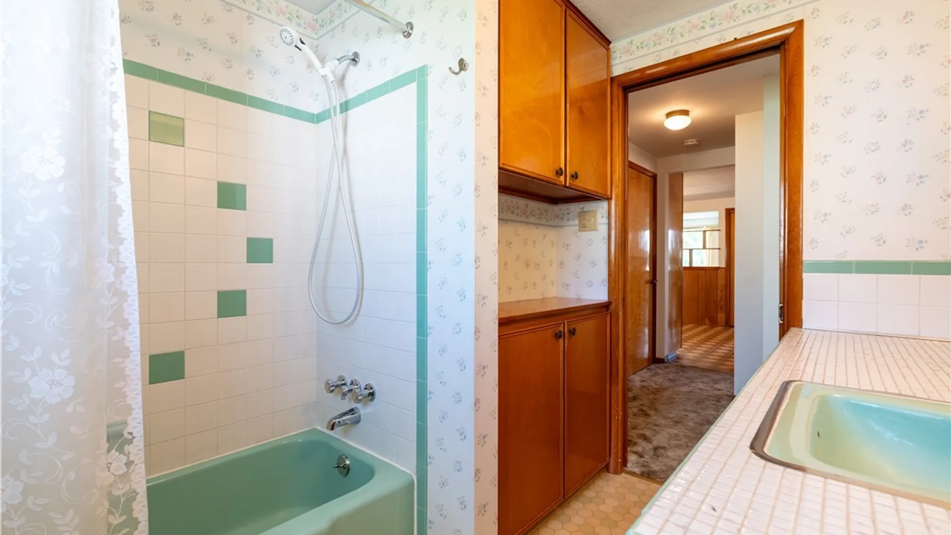 Property at 121 Vern Lane, Cheektowaga, NY 14227 20