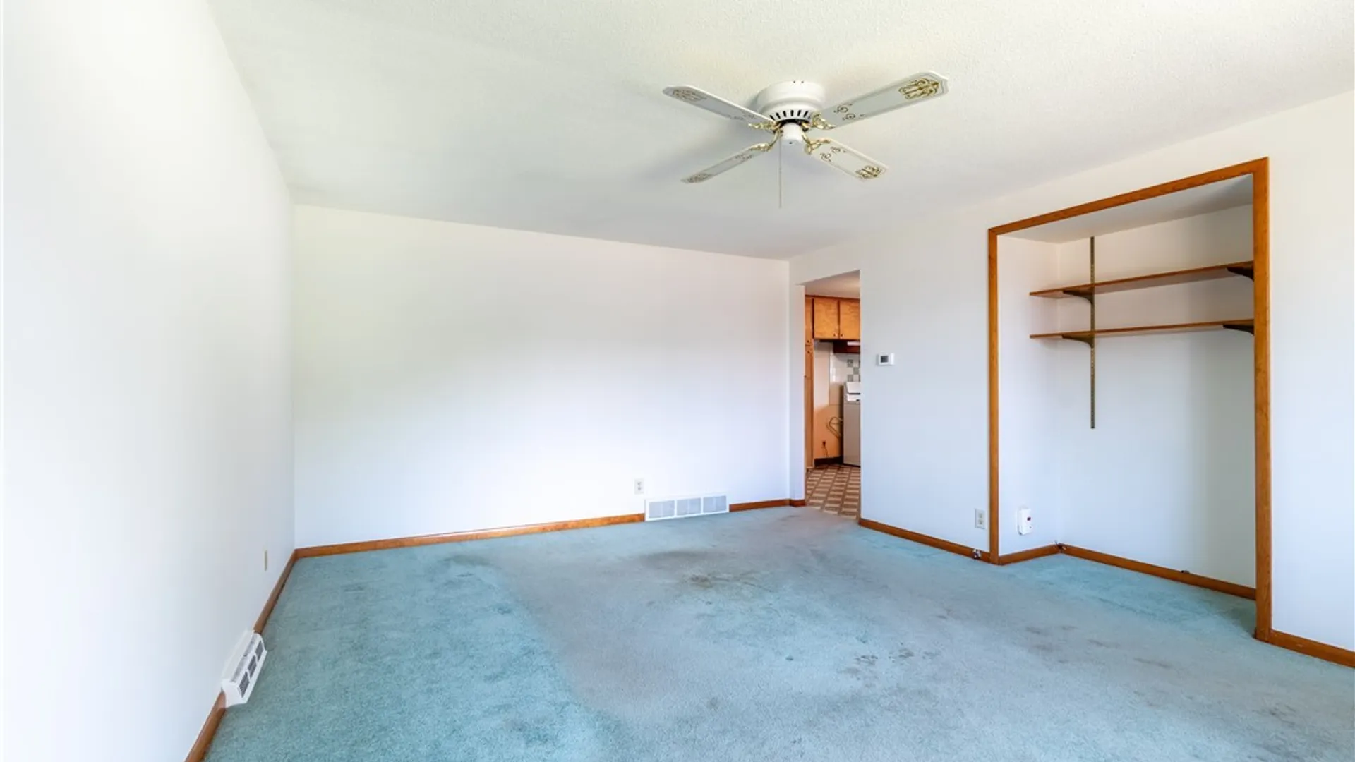 Property at 121 Vern Lane, Cheektowaga, NY 14227 4