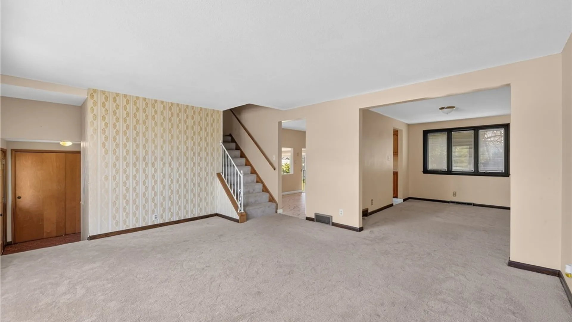 Property at 75 Fairoaks Lane, Cheektowaga, NY 14227 10