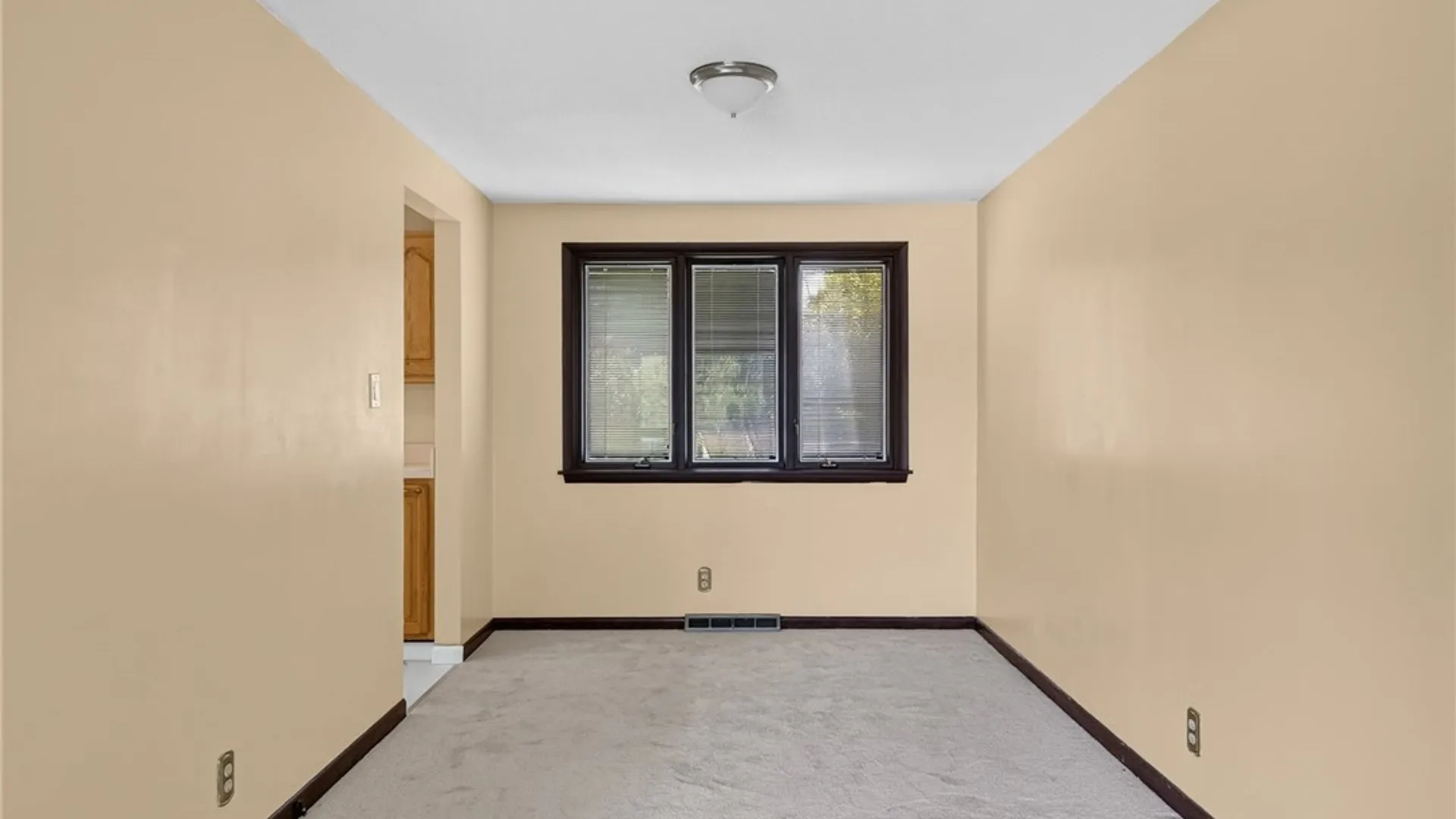 Property at 75 Fairoaks Lane, Cheektowaga, NY 14227 12
