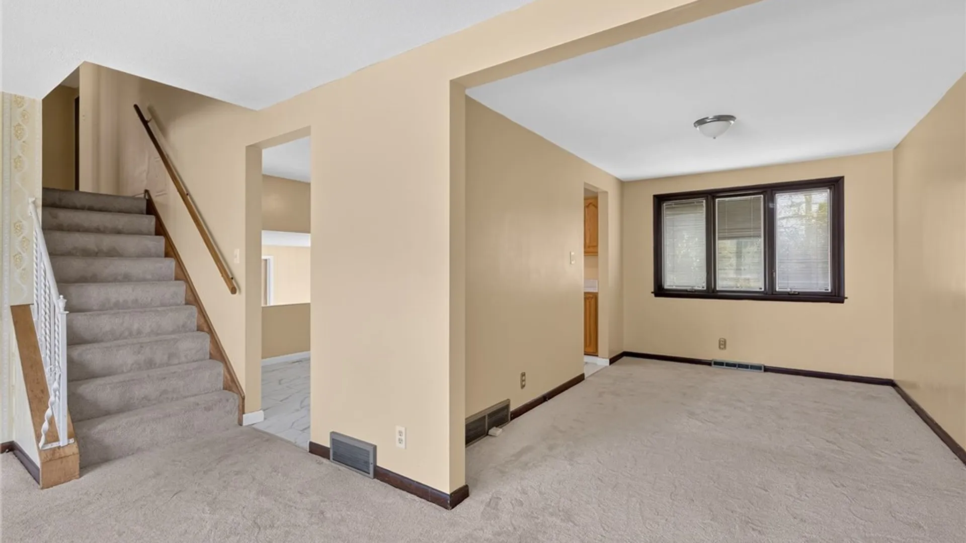 Property at 75 Fairoaks Lane, Cheektowaga, NY 14227 13