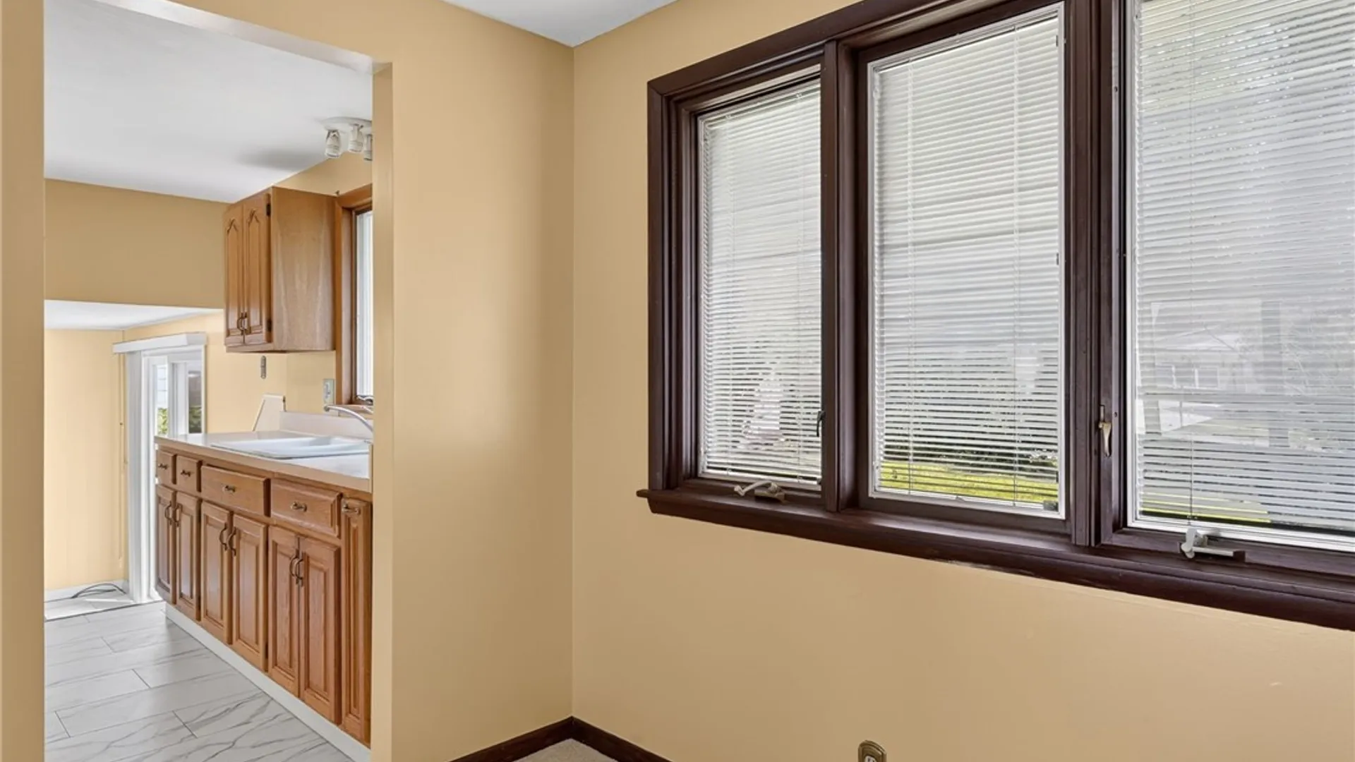 Property at 75 Fairoaks Lane, Cheektowaga, NY 14227 14