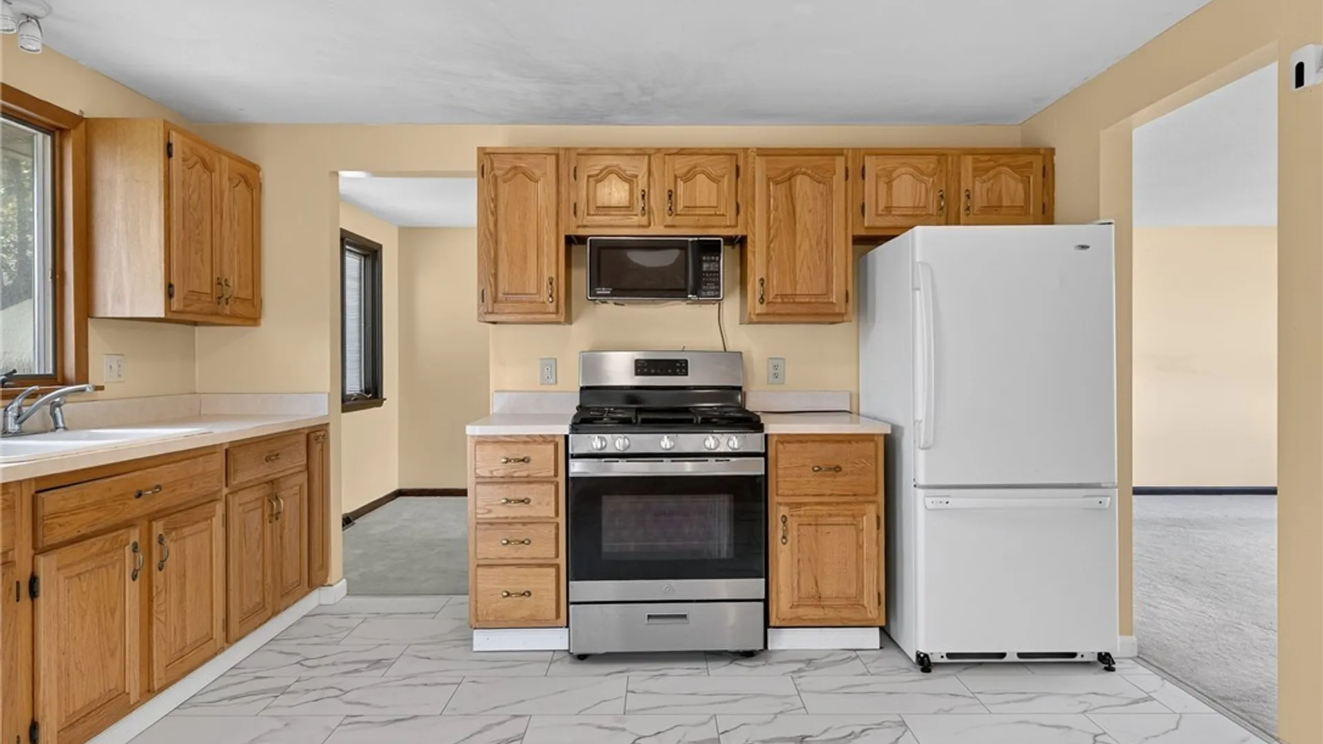 Property at 75 Fairoaks Lane, Cheektowaga, NY 14227 15