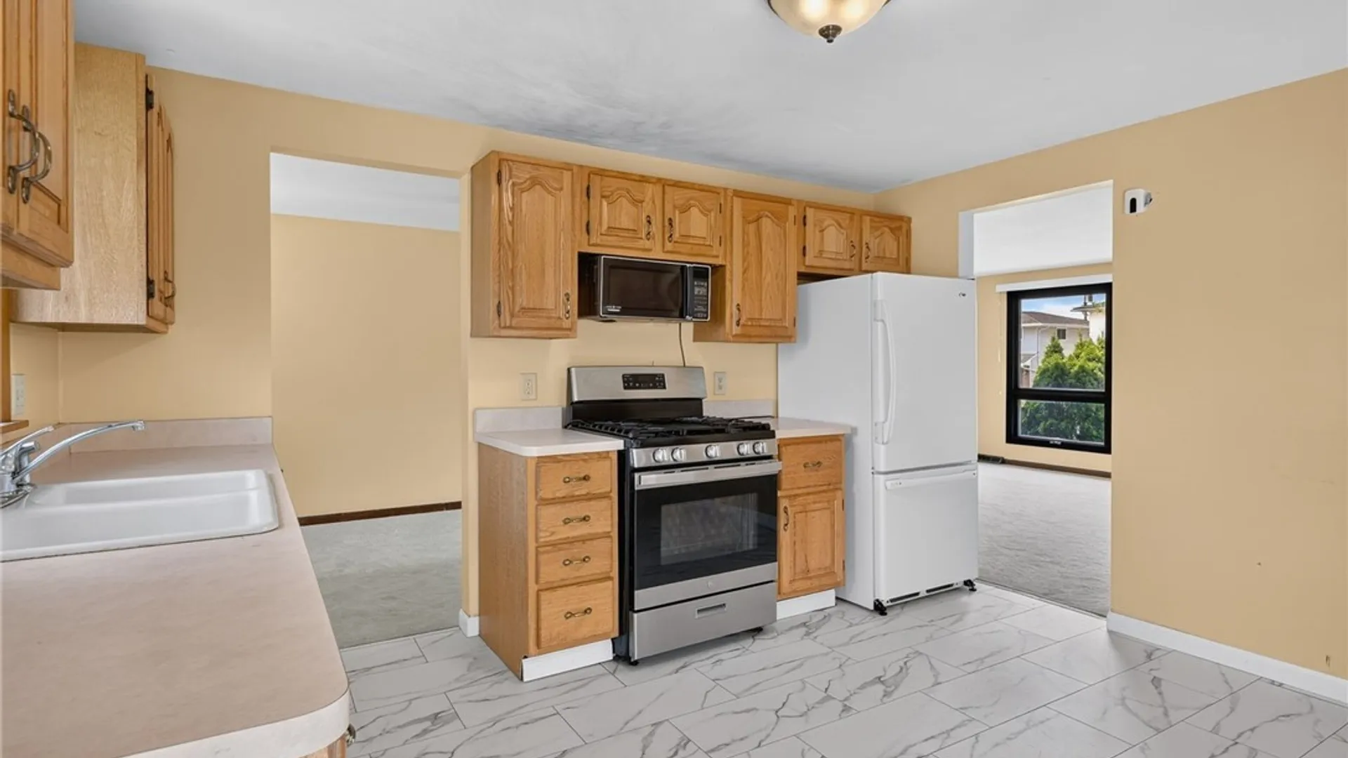Property at 75 Fairoaks Lane, Cheektowaga, NY 14227 16