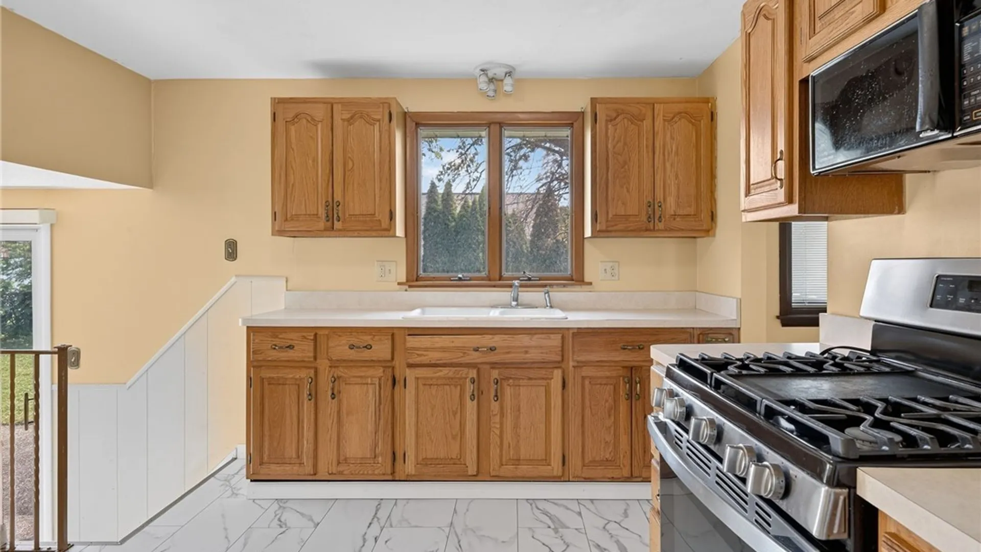 Property at 75 Fairoaks Lane, Cheektowaga, NY 14227 17