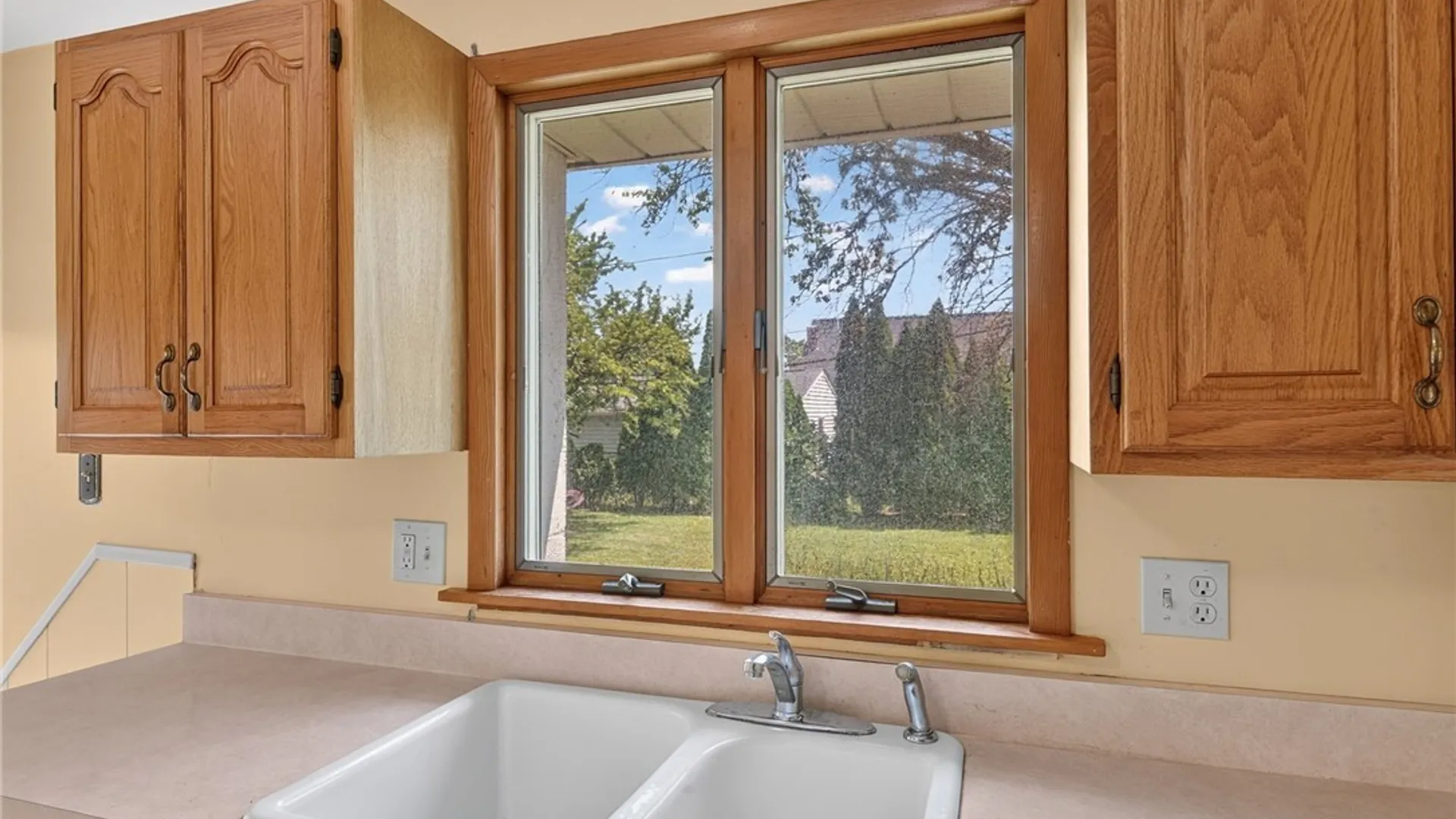 Property at 75 Fairoaks Lane, Cheektowaga, NY 14227 18