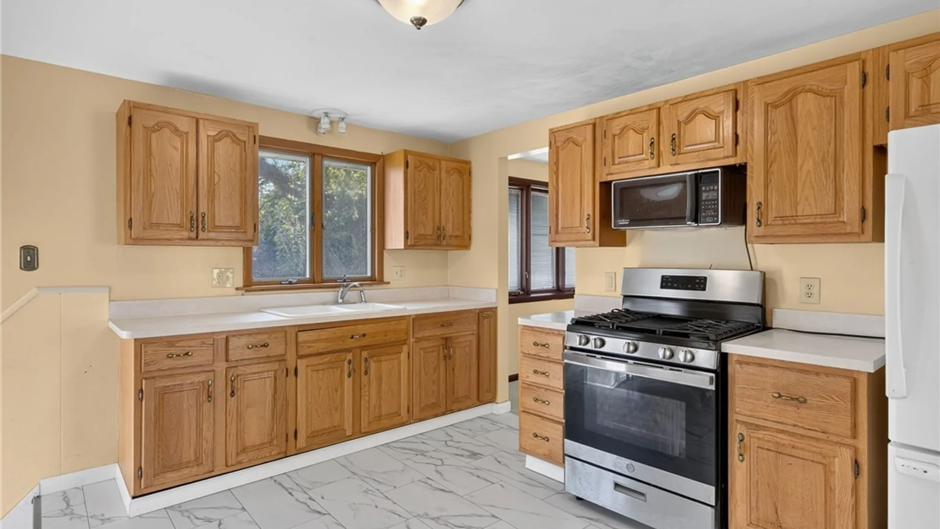 Property at 75 Fairoaks Lane, Cheektowaga, NY 14227 19
