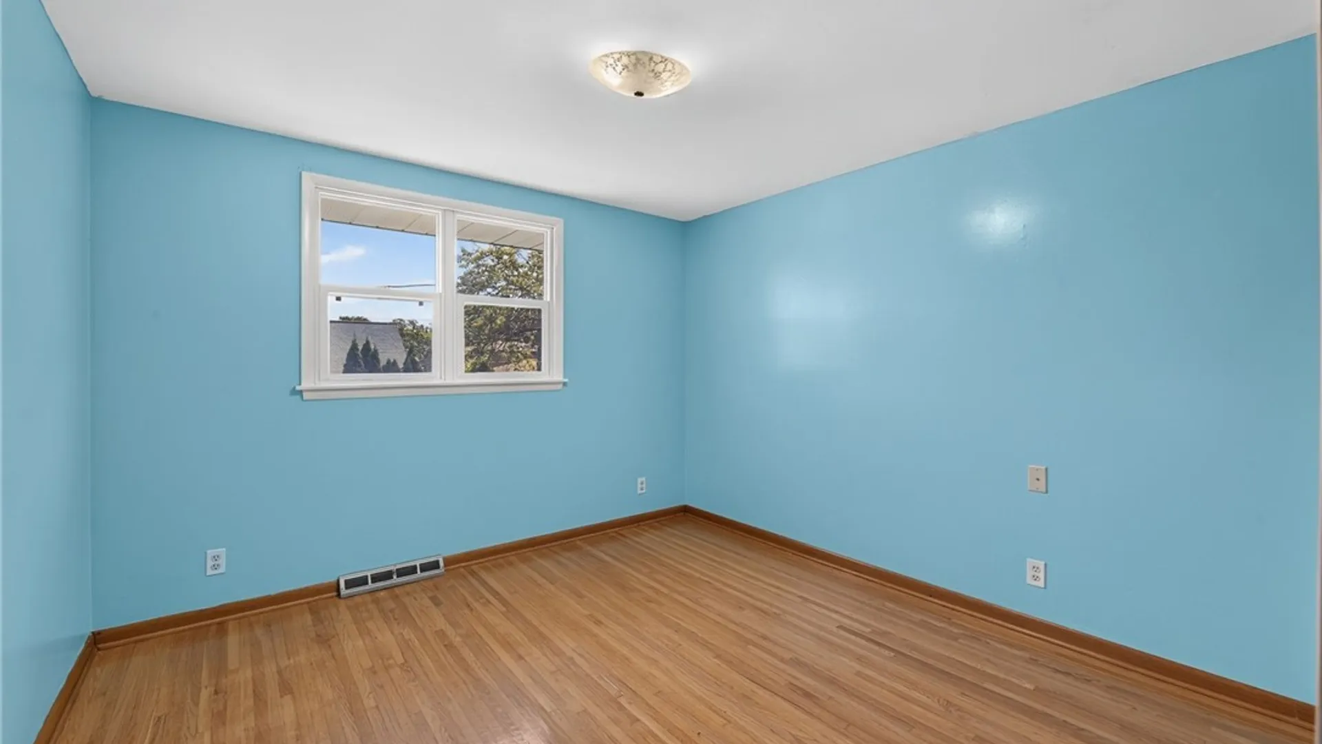 Property at 75 Fairoaks Lane, Cheektowaga, NY 14227 35