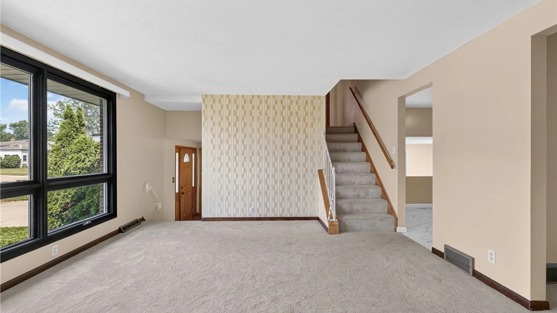 Property at 75 Fairoaks Lane, Cheektowaga, NY 14227 9