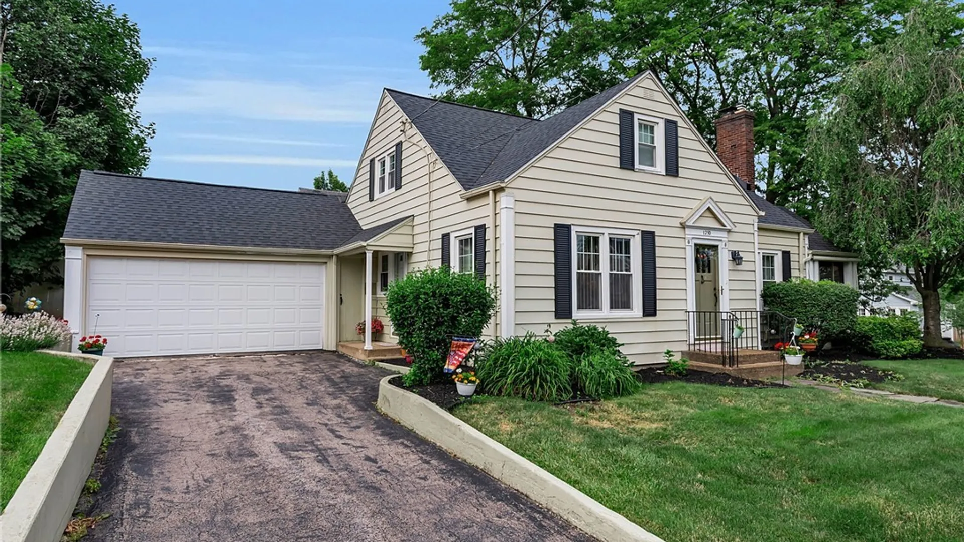 Property at 1230 Wyoming Avenue, Niagara Falls, NY 14305 2