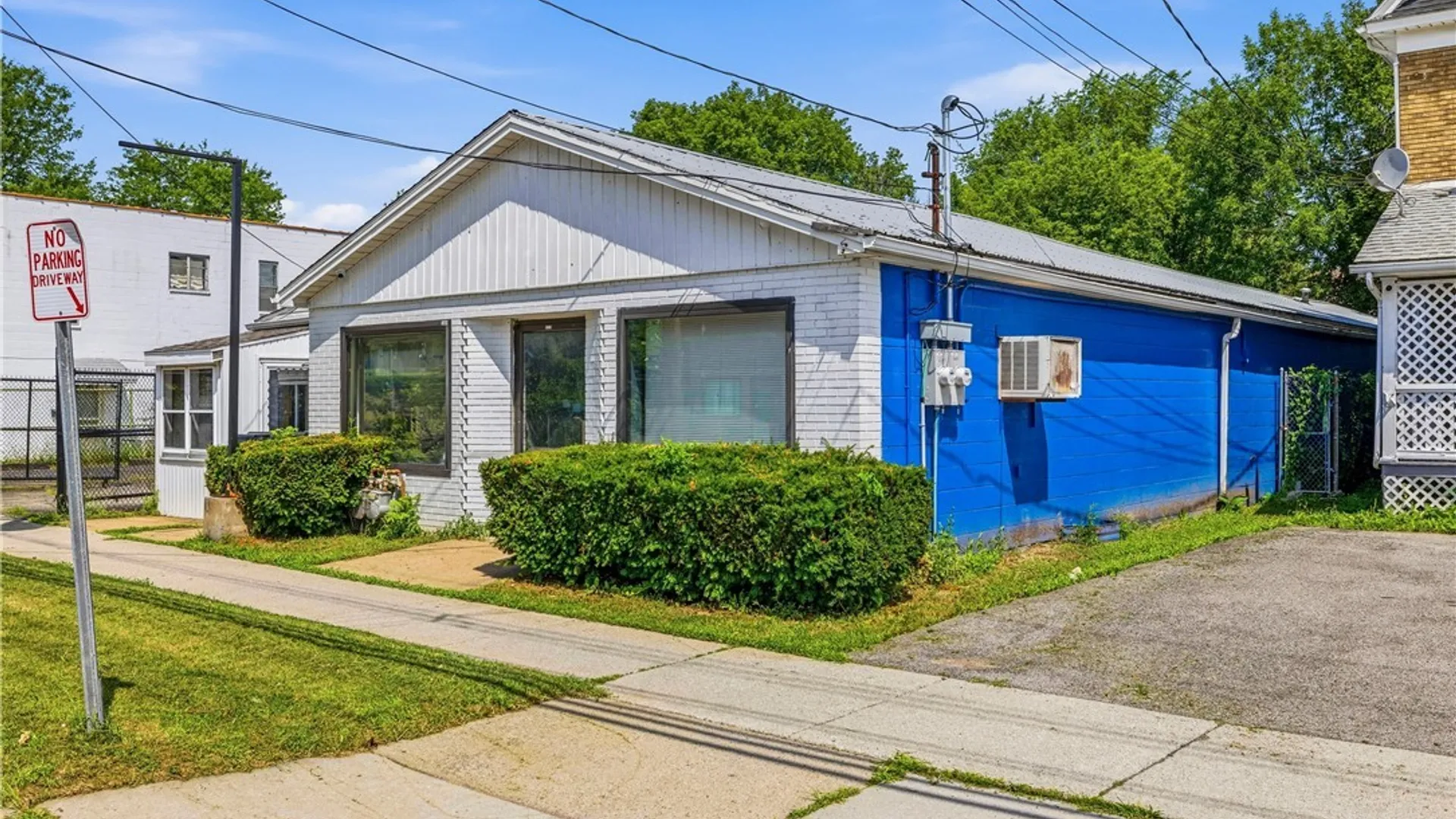 Property at 2318 Niagara Street, Niagara Falls, NY 14303 2