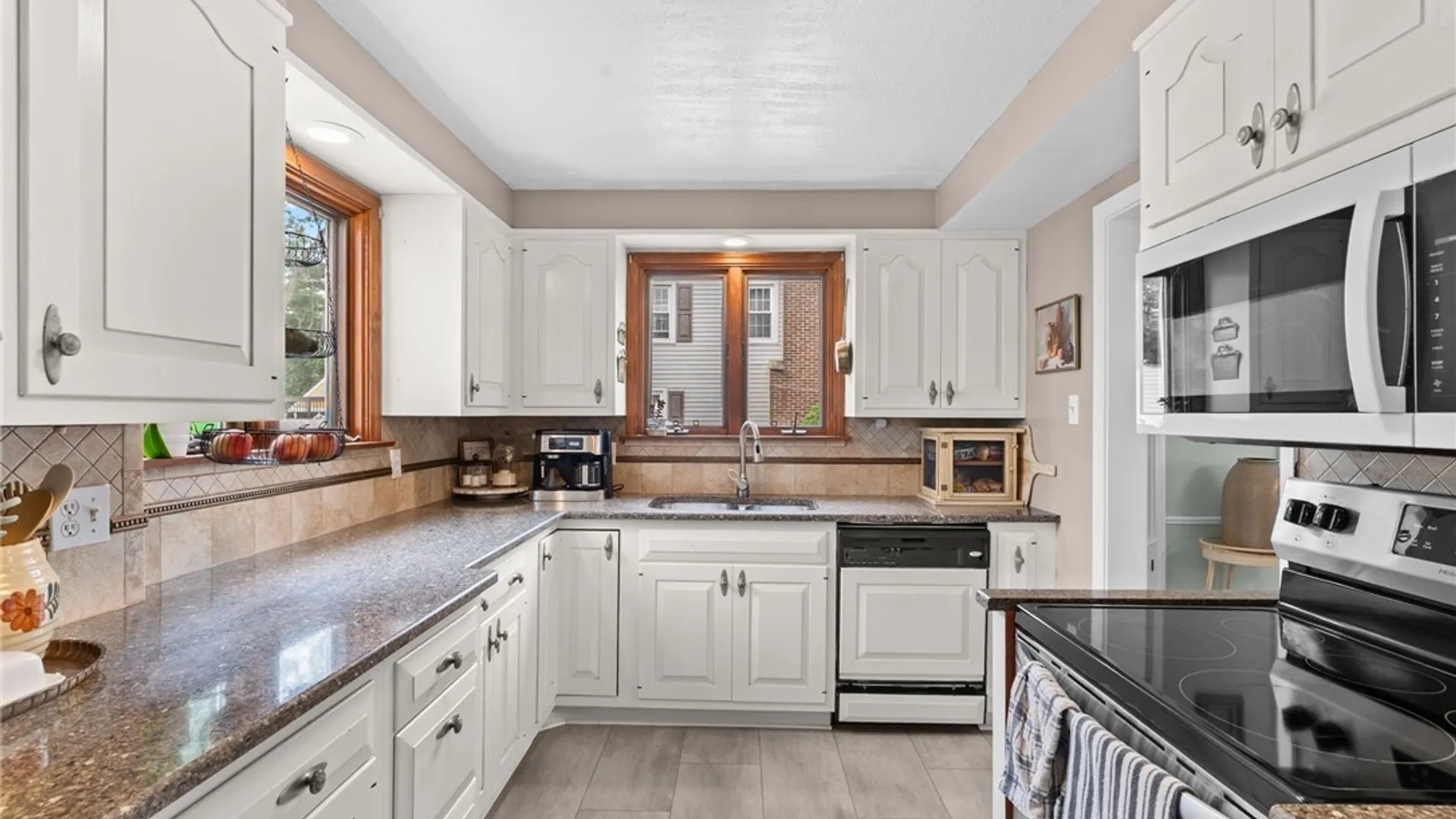 Property at 948 Mckinley Avenue, Niagara Falls, NY 14305 7