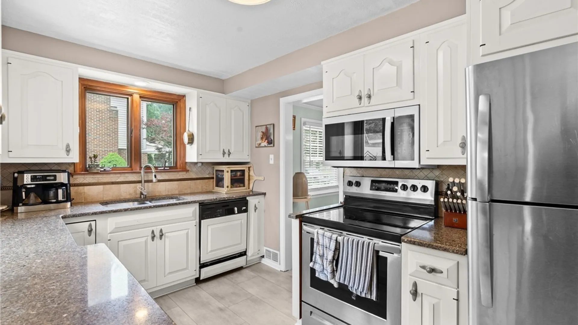 Property at 948 Mckinley Avenue, Niagara Falls, NY 14305 8