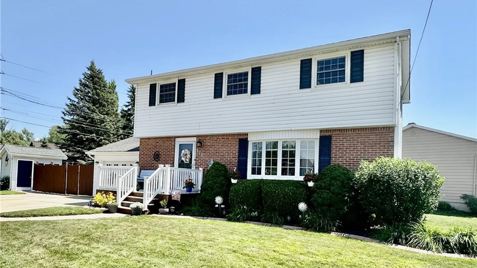 Property at 573 Columbia Avenue, Lancaster, NY 14043 2