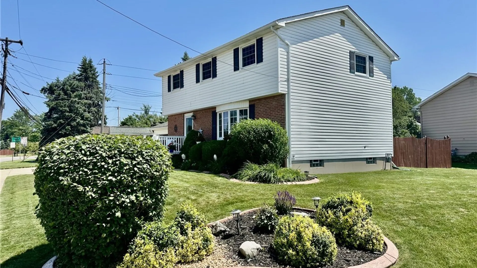 Property at 573 Columbia Avenue, Lancaster, NY 14043 3