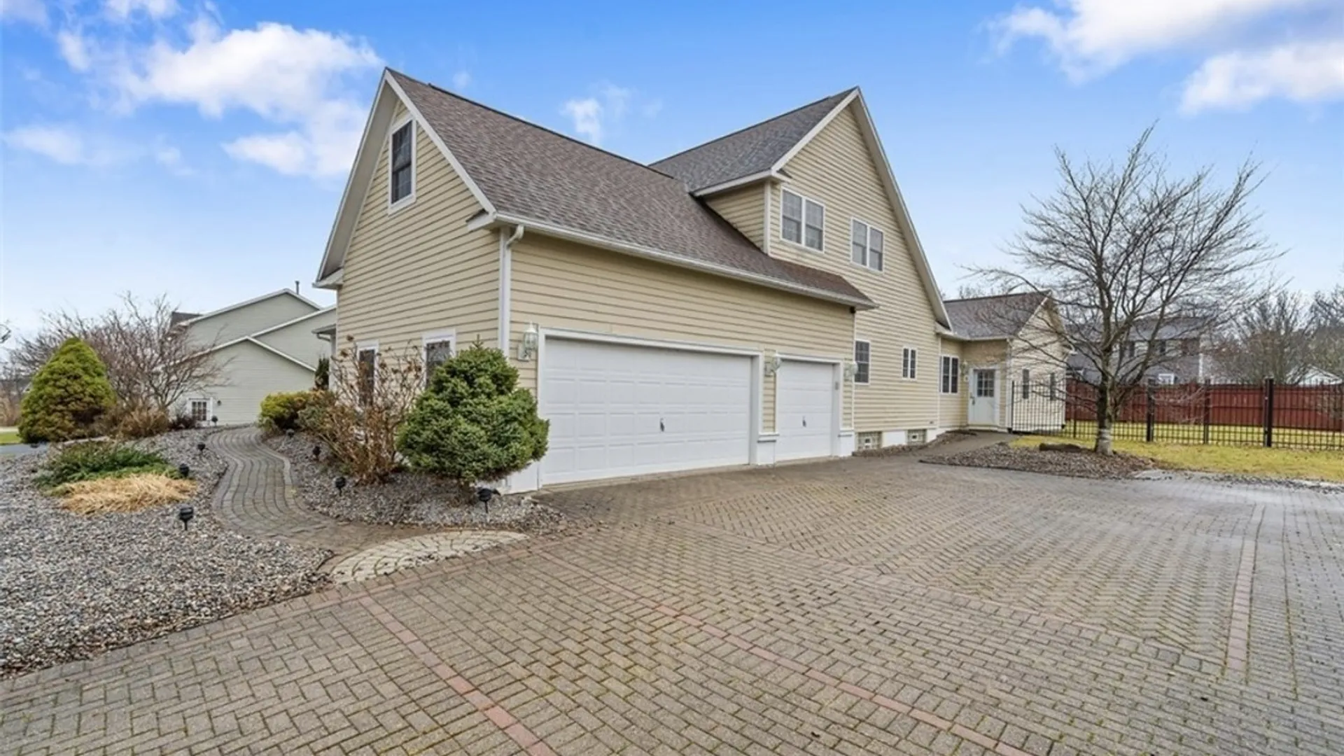 Property at 7541 Plum Hollow Circle, Clay, NY 13090 2