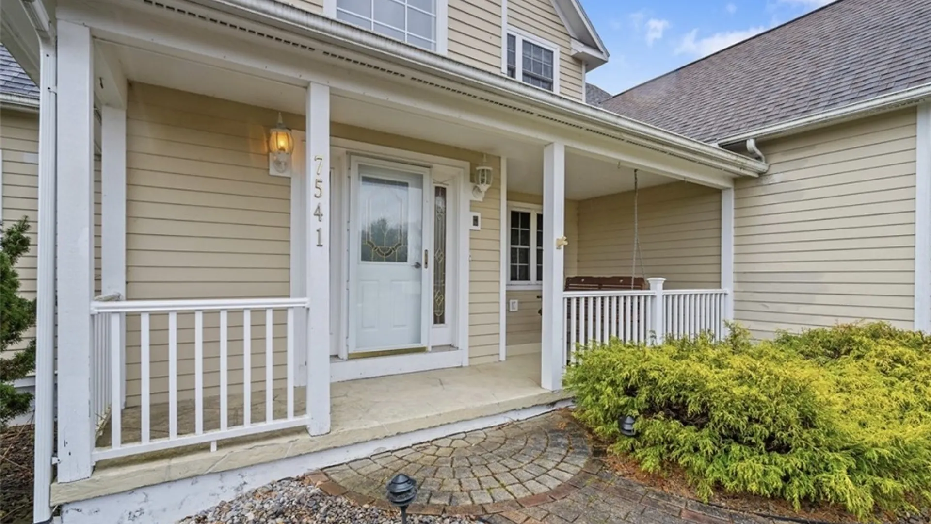 Property at 7541 Plum Hollow Circle, Clay, NY 13090 3