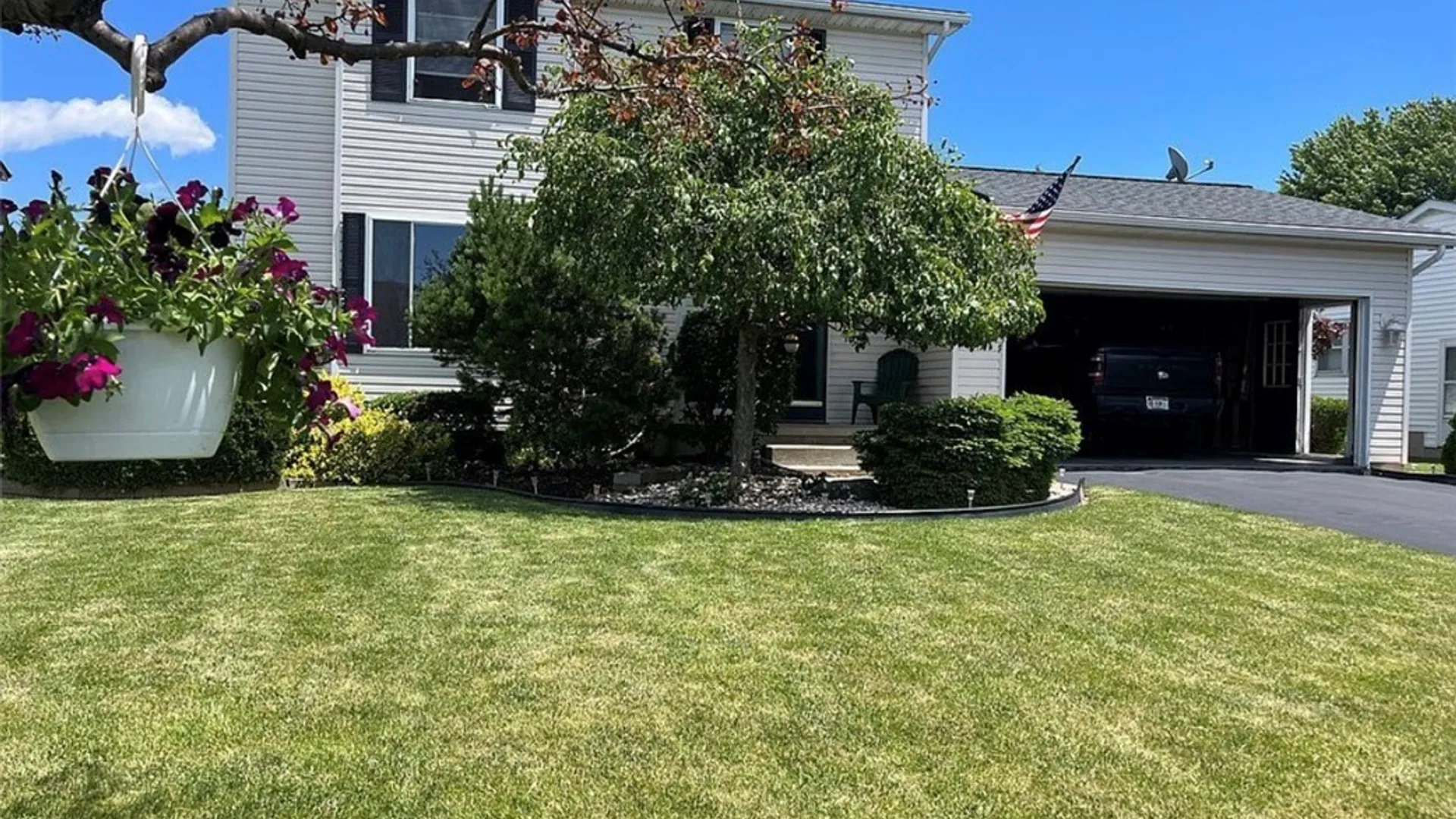 Property at 7001 Rebecca Drive, Wheatfield, NY 14304 4