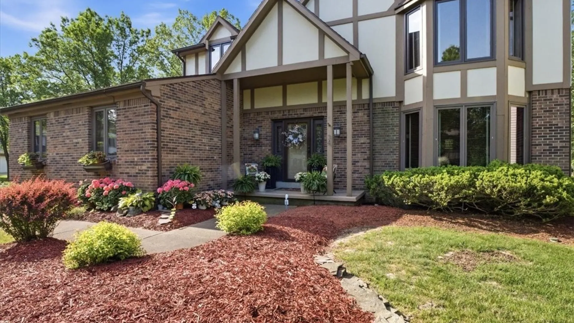 Property at 34 Birdsong Circle, Amherst, NY 14051 4