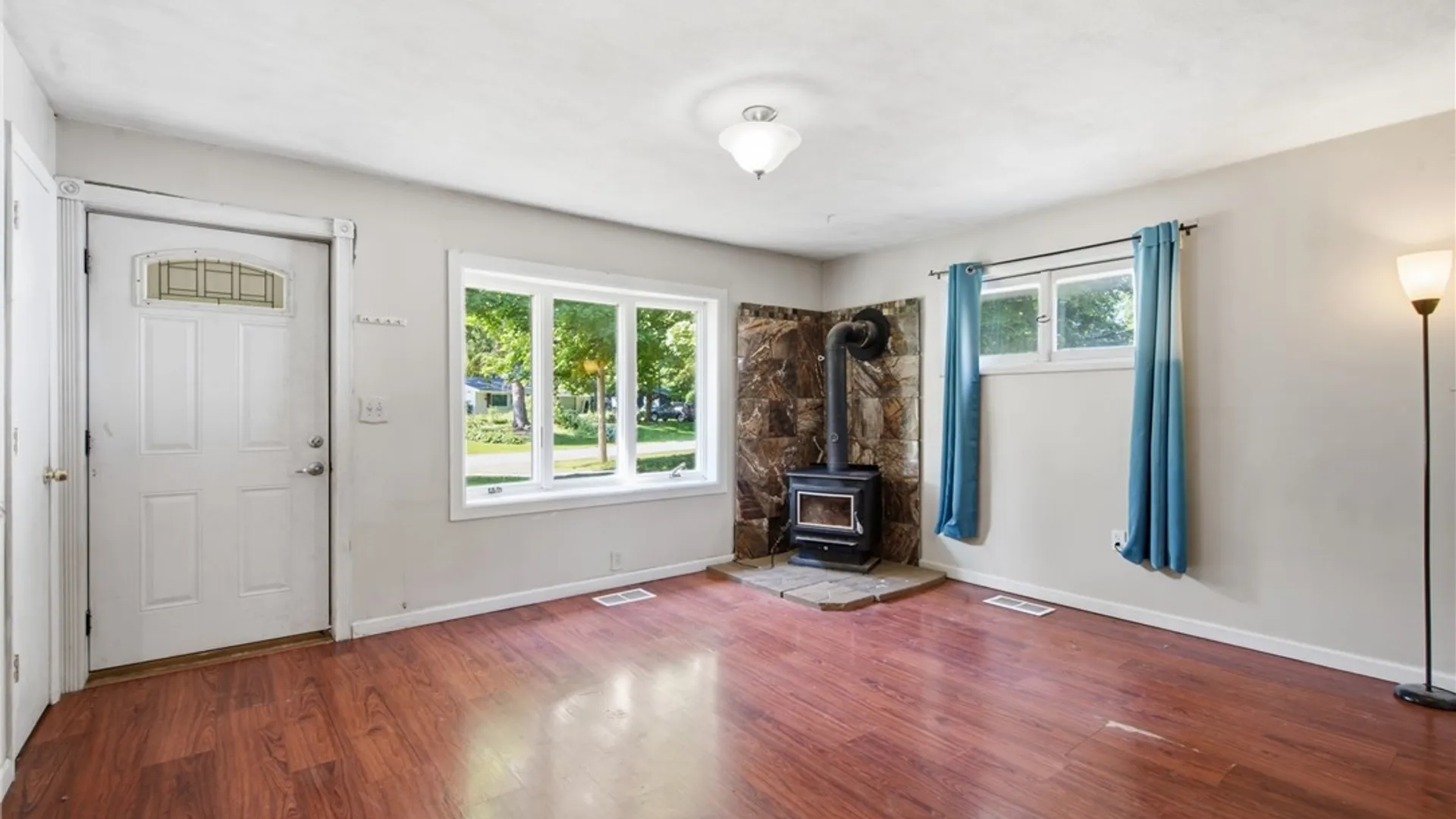 Property at 15 Lincoln Road, Clay, NY 13212 3