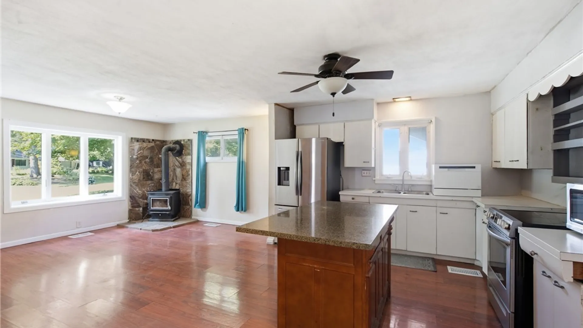 Property at 15 Lincoln Road, Clay, NY 13212 9
