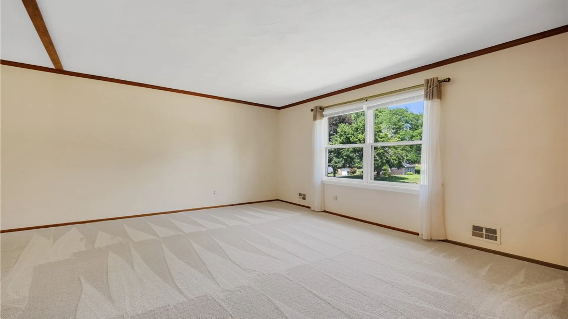Property at 27 Carriage Court, Pittsford, NY 14534 16