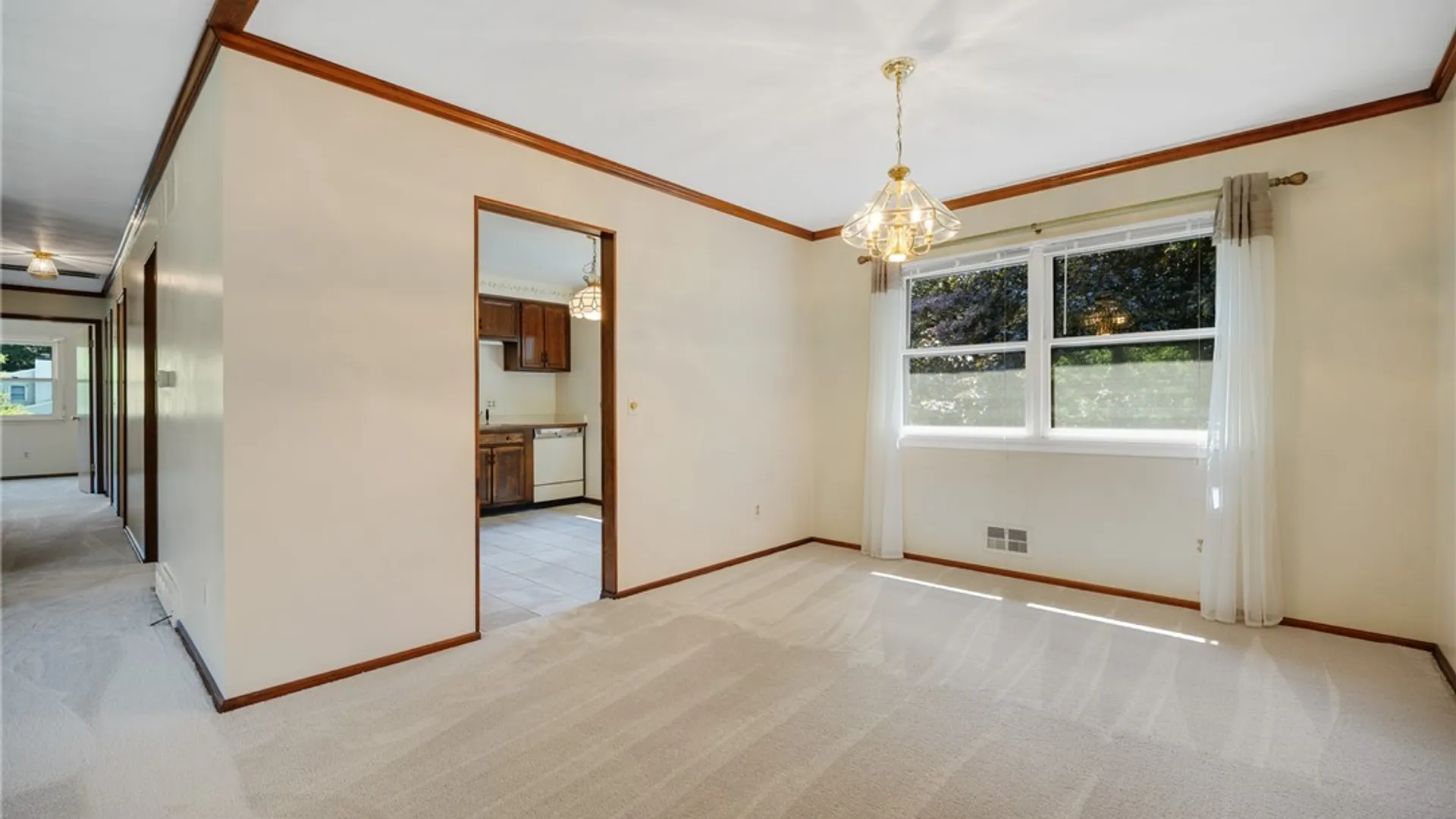 Property at 27 Carriage Court, Pittsford, NY 14534 17