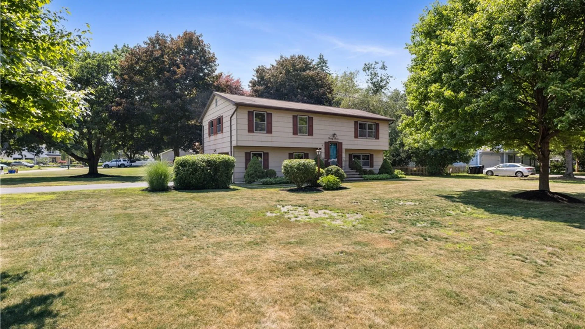 Property at 27 Carriage Court, Pittsford, NY 14534 2