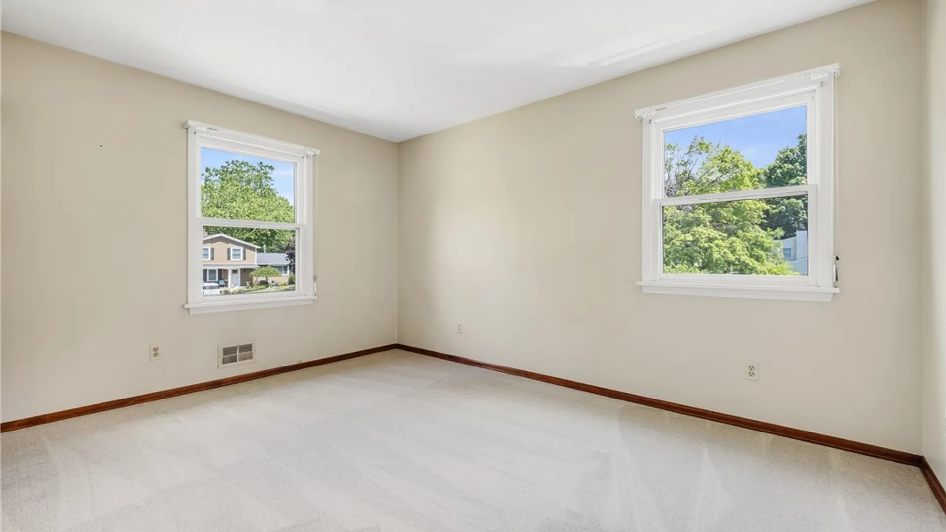 Property at 27 Carriage Court, Pittsford, NY 14534 29