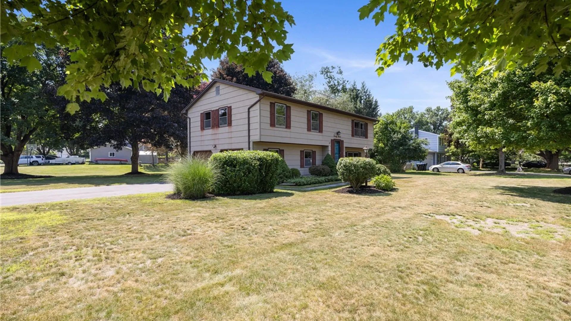 Property at 27 Carriage Court, Pittsford, NY 14534 3
