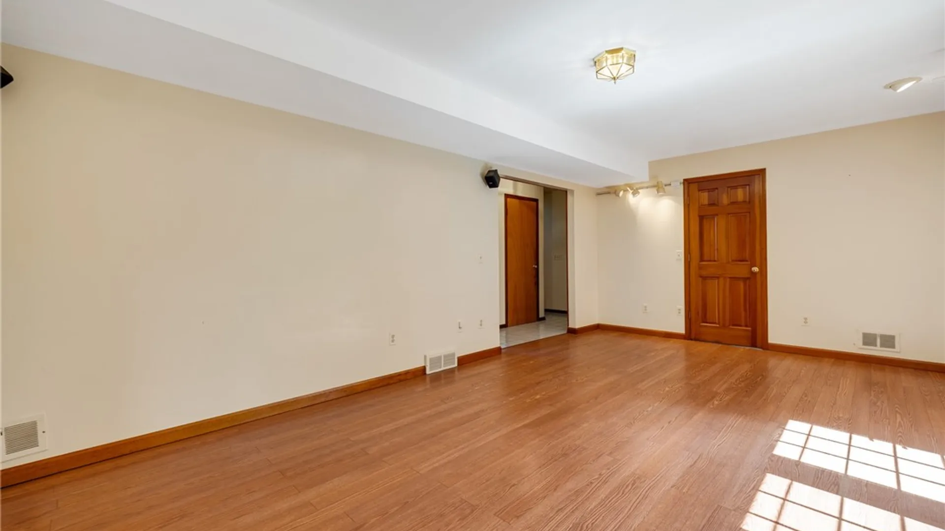 Property at 27 Carriage Court, Pittsford, NY 14534 35