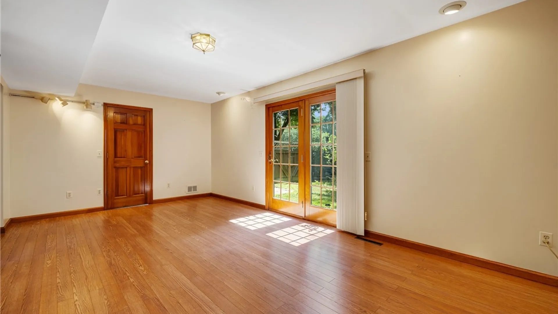Property at 27 Carriage Court, Pittsford, NY 14534 38