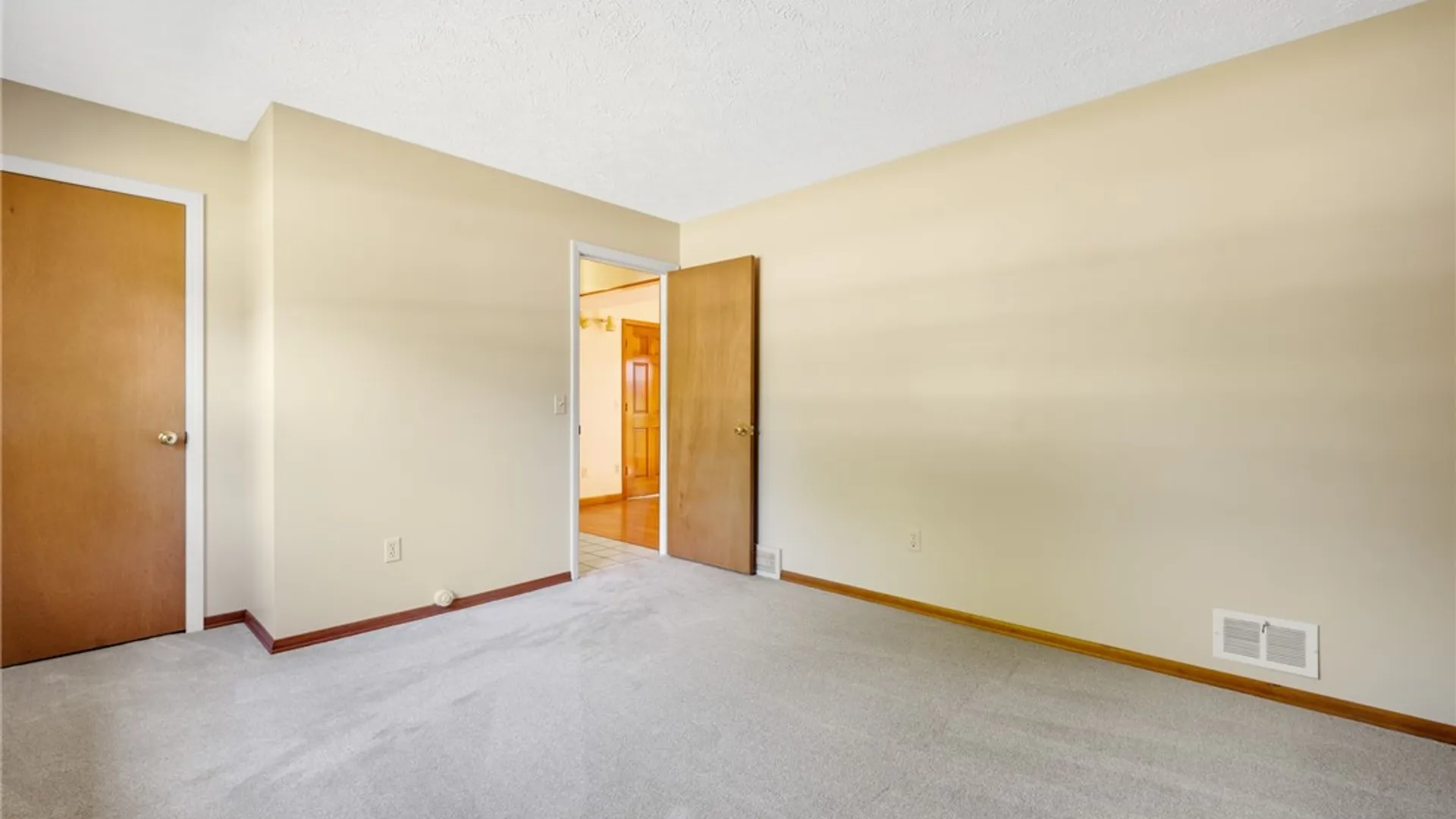 Property at 27 Carriage Court, Pittsford, NY 14534 39