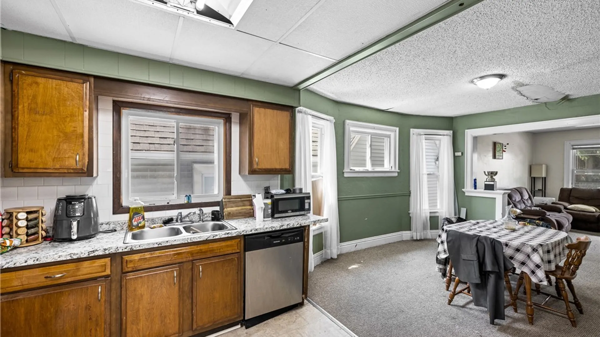 Property at 17 Indian Road, Buffalo, NY 14227 26