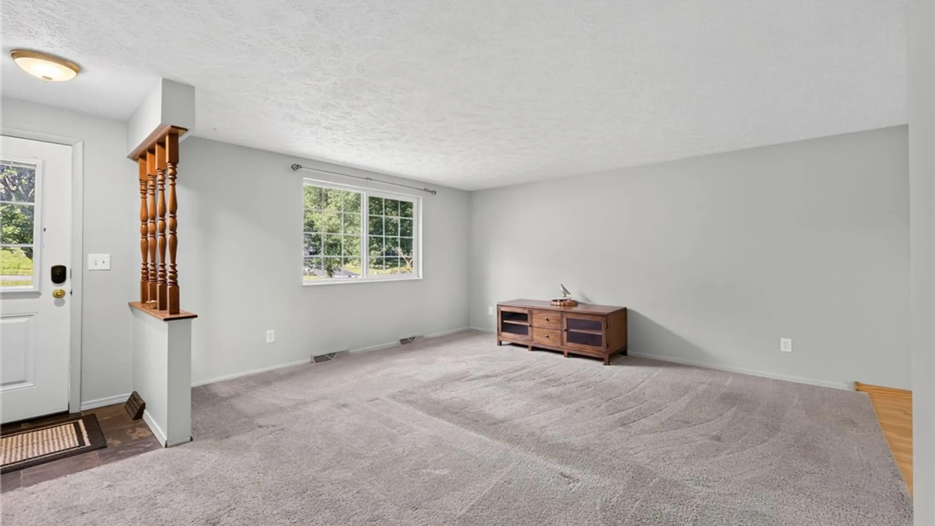 Property at 89 Staglen Dr, Henrietta, NY 14467 2